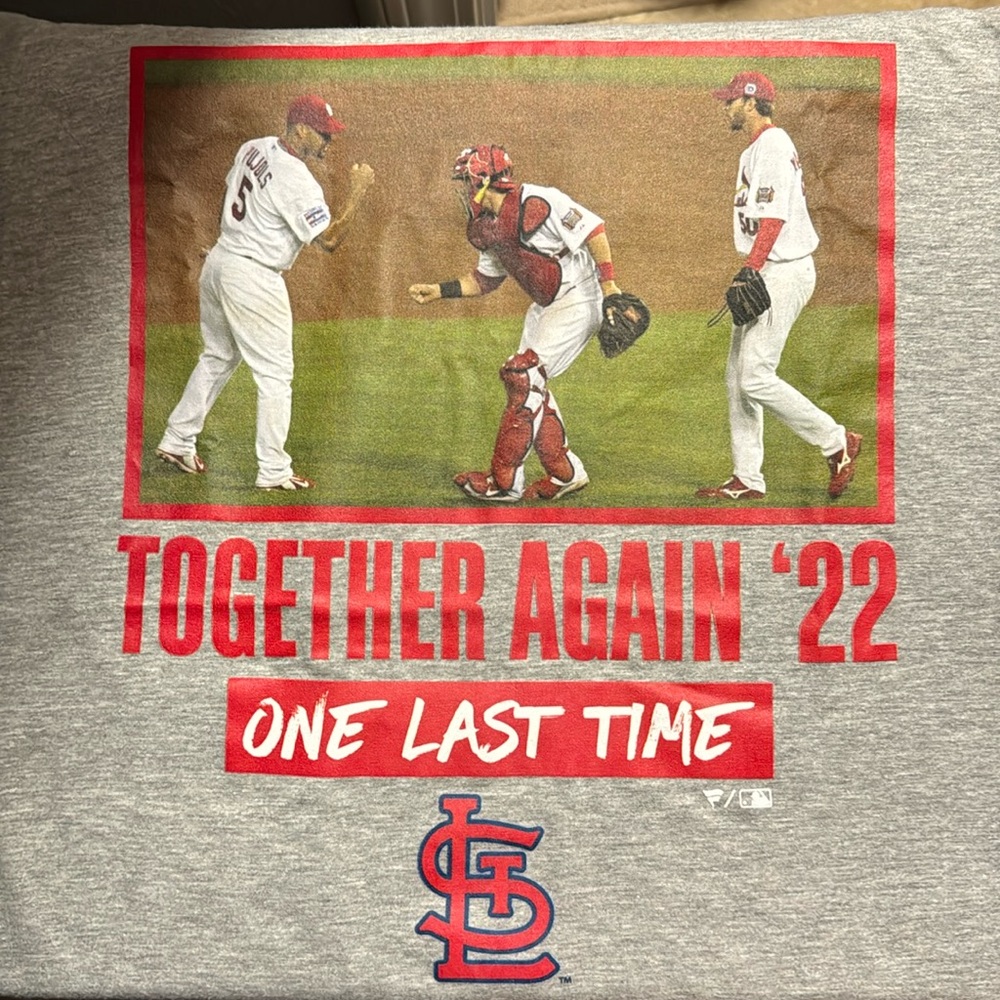 STL CARDINALS RARE T-SHIRT NWT